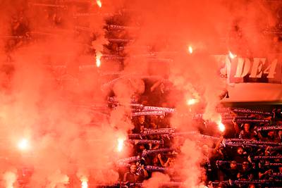 LIVE. Extra Zweedse fans halen al wat vuurwerk boven, Gent is eraan begonnen tegen Djurgardens