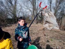 Alle hens aan dek om plastic uit Biesbosch te rapen: veel meer prullenbakken en schoonmaakactie
