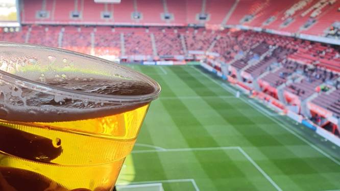 FC Twente verhoogt prijs van bier met 50 cent, maar maakt bekers kleiner