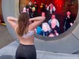 Vrouw toont borsten aan kijkers in Dublin, 'Portal' tijdelijk uitgezet