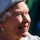 Britten lachen om Queen Elizabeth's kussentje