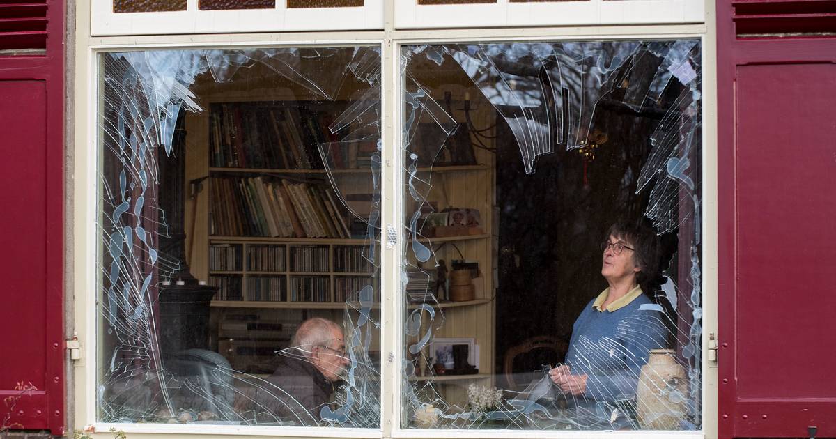 Vuurwerkbom blies alle ruiten eruit bij Bas en Riet uit Opijnen: taakstraf en drie keer vrijspraak v