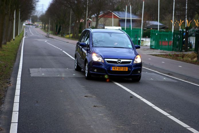 Dit deel van de Tholenseweg, ingericht als 30-kilometerzone, wordt straks gebruikt als omleidingsroute wanneer de Halsterseweg-Noord op de schop gaat.