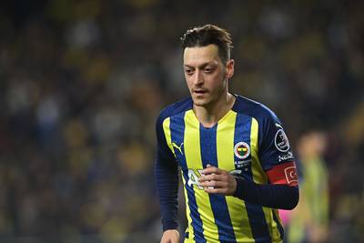 Fenerbahçe écarte Ozil de son équipe première