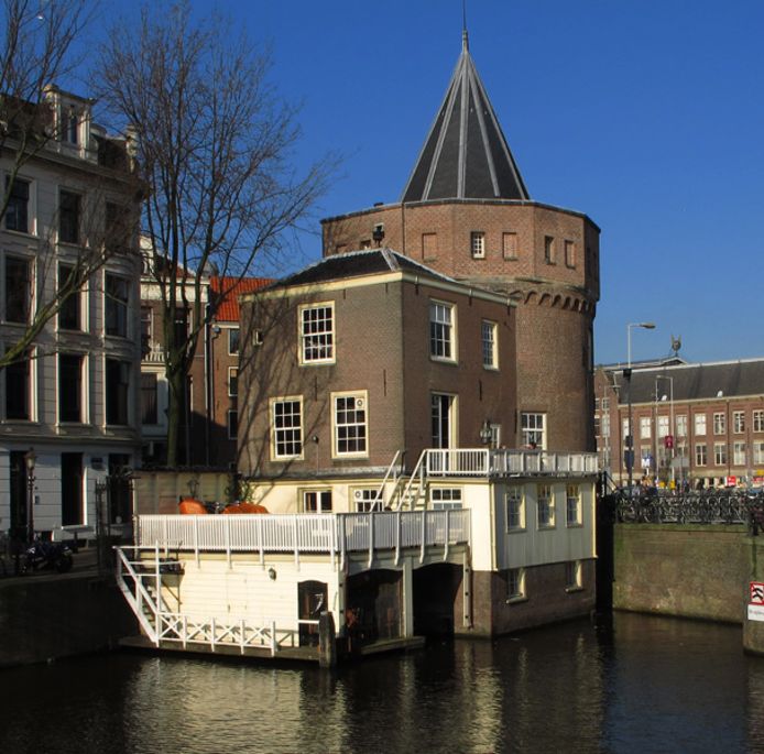 De Schreierstoren aan de Prins Hendrikkade