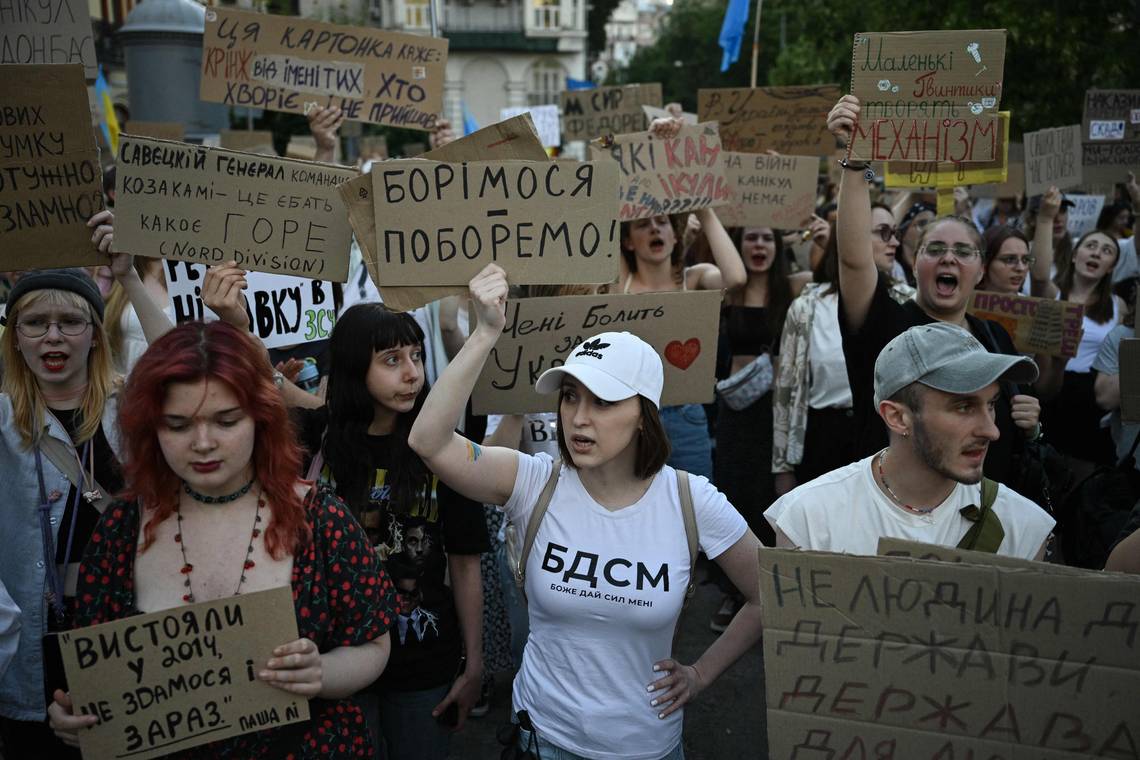 Politieke patstelling door protesten in Oekraïne: ‘Iedereen weet dat Rusland meekijkt’