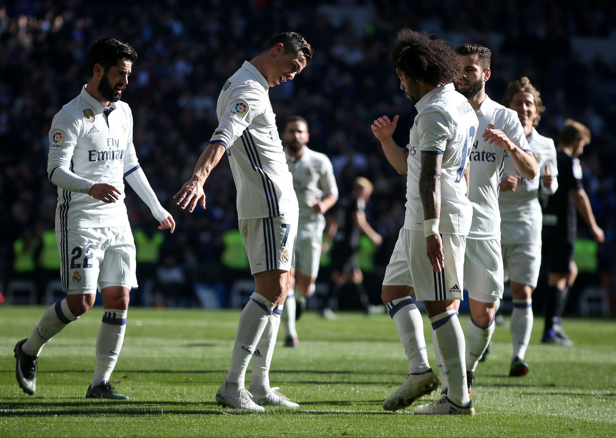 VIDEO: Real Madrid klopt Granada en evenaart record | Foto | AD.nl