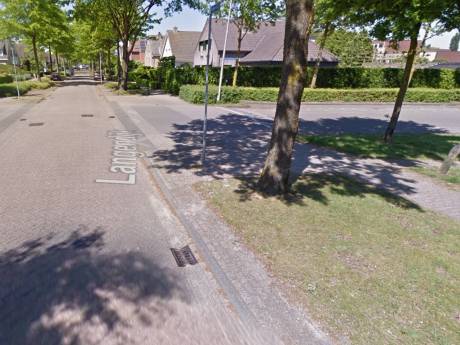 Minderjarige jongens trekken man (72) uit het niets van fiets in Tilburg en mishandelen hem