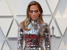J.Lo viert 50ste verjaardag met taart van 10.000 euro met eetbaar goud