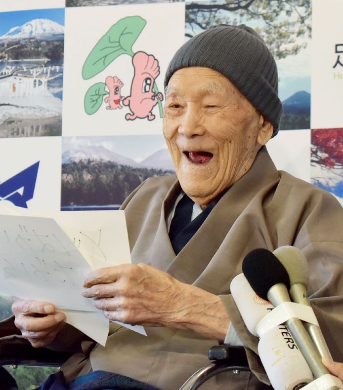 Masazo Nonaka in april 2018, toen hij 112 was en het boek van Guinness World Records haalde.