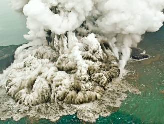 Indonesië waarschuwt: “Extreem weer kan kraterwand van vulkaan doen begeven, blijf weg bij de kust”, dodental intussen op 430