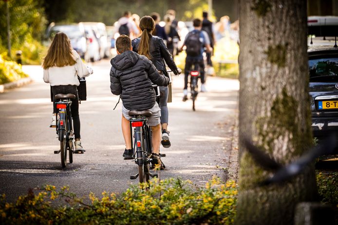 Betrokken Pelagisch Langwerpig Op de fiets naar school: in deze Twentse en Achterhoekse gemeenten zijn  scholieren het langst onderweg | Enschede | tubantia.nl