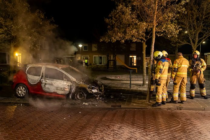 Opnieuw is een auto compleet uitgebrand in de gemeente Oss.