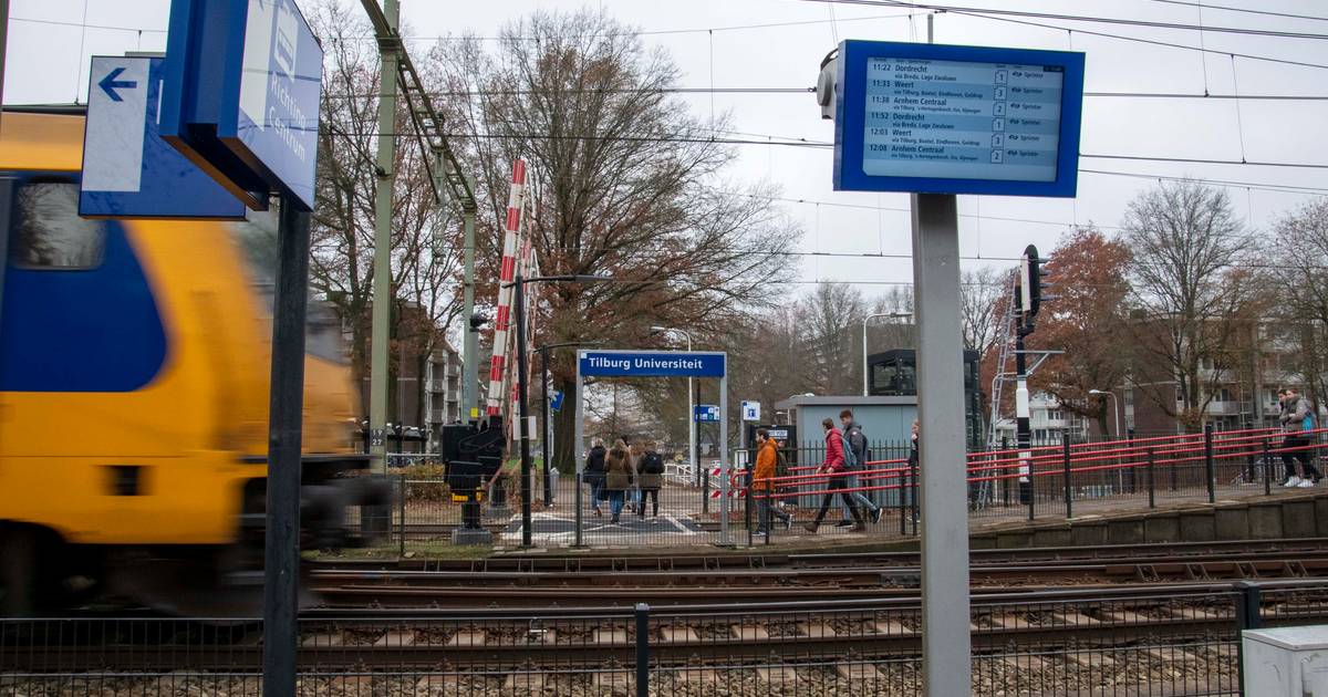 Traumateam aanwezig bij spoorongeval Bennekom, geen treinen tussen Ede-Wageningen en Wolfheze.