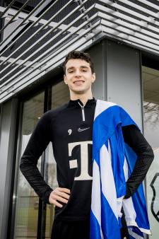 Anastasios Douvikas heeft clubs voor het uitkiezen: ‘Natuurlijk houdt het me bezig, die topscorerslijst’
