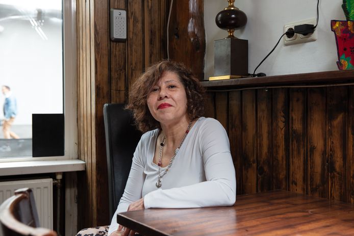 ‘Mama’ Tanja Scheepers. ,,In mijn café komen mensen met een rugzakje, naar wie niemand omkijkt. Maar ik wel.”