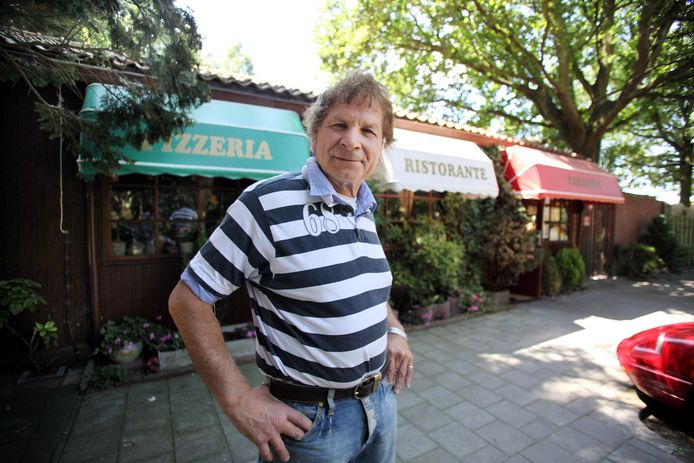 Pizzabakker Leo Fasani bij zijn pizzeria Casanova die na jaren strijd toch dicht moet.