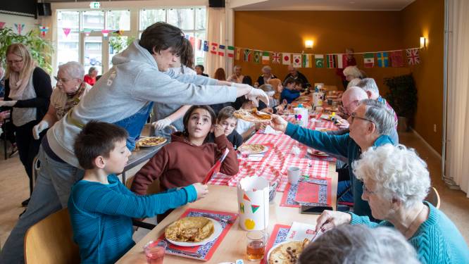 Zang en dans bij Nationale Pannenkoekdag in Wageningen: ‘Ik zag veel blije gezichten, dat is altijd goed’