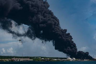 Bijna 80 gewonden bij enorme brand in olietanks op Cuba, 17 brandweerlui vermist