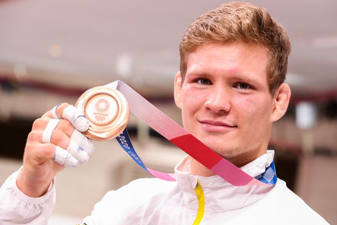 Matthias Casse met zijn bronzen medaille.