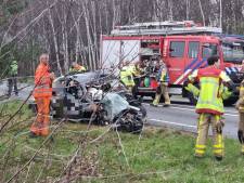 Dode en gewonde bij ernstig ongeval tussen auto en vrachtwagen op N18 bij Lievelde