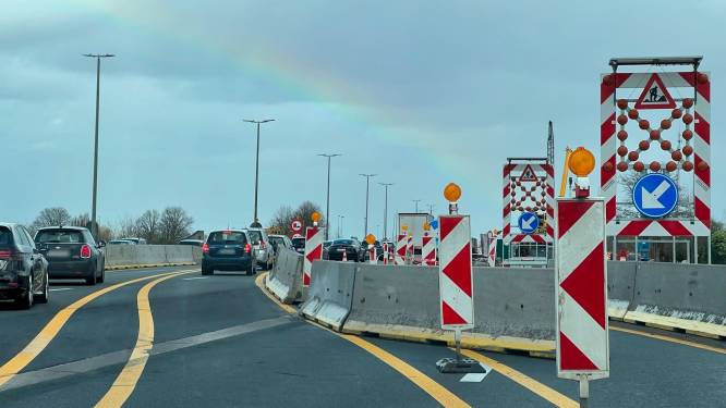 Oliespoor ter hoogte van wegenwerken bruggen E40