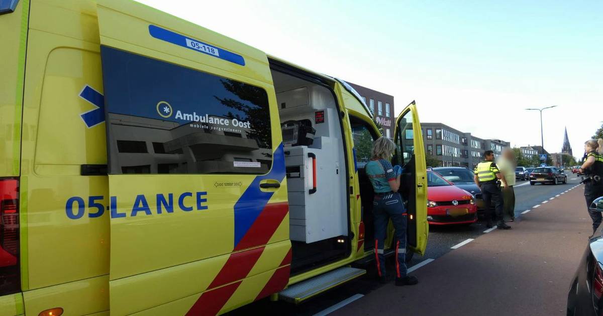 Oldenzaalsestraat deels afgesloten na ongeval in Enschede.