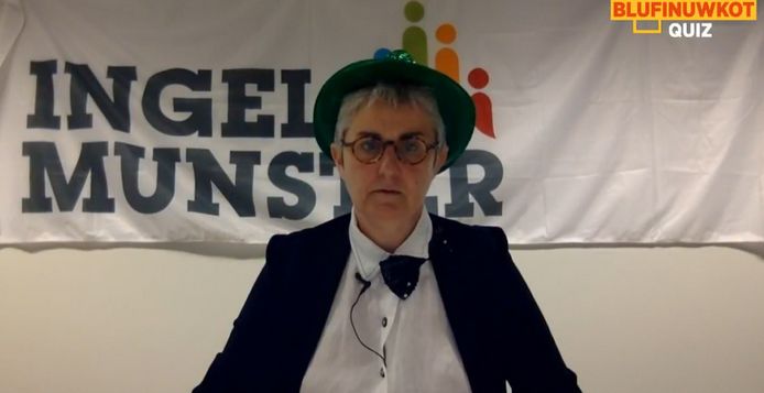 Schepen Trui Lambrecht was tijdens de Blufinuwkot-quiz nog quizmaster. Afwachten wie straks de online bingoavond van de gemeente zal presenteren.