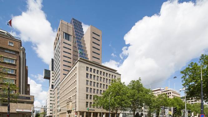 Rotterdamse oud-bankiers verzetten zich tegen de ‘aantasting’ van hun zalmroze toren aan de Coolsingel