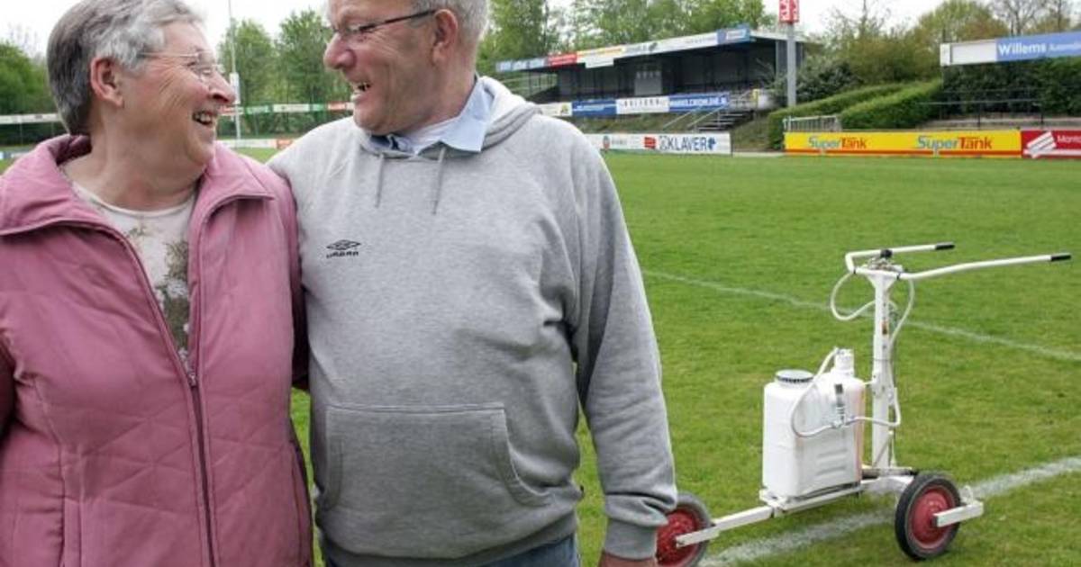 Koffie, plak koek en snel naar de club Dronten