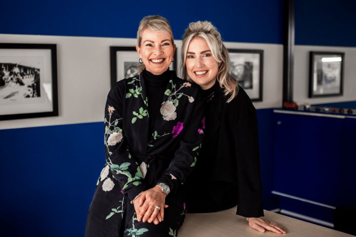In 1979 richtte Magchelina Möller samen met haar man Alfred het bedrijf op. Nu houdt dochter Jolique zich bezig met het werven van vrouwen in de auto-industrie.