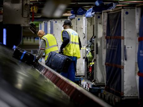 KLM: Schiphol moet sneller verbouwen om nieuwe problemen rondom drukte te voorkomen