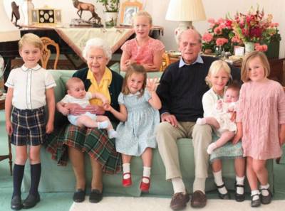 Royals delen hartverwarmende foto’s van Philip met zijn achterkleinkinderen