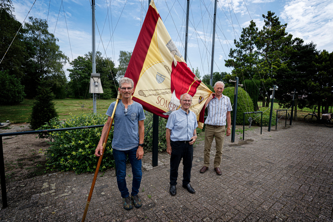 Gerard Lomans, Jan Verheijen en Martien van den Eijnde (v.l.n.r.) halen herinneringen op aan Willem Lomans.