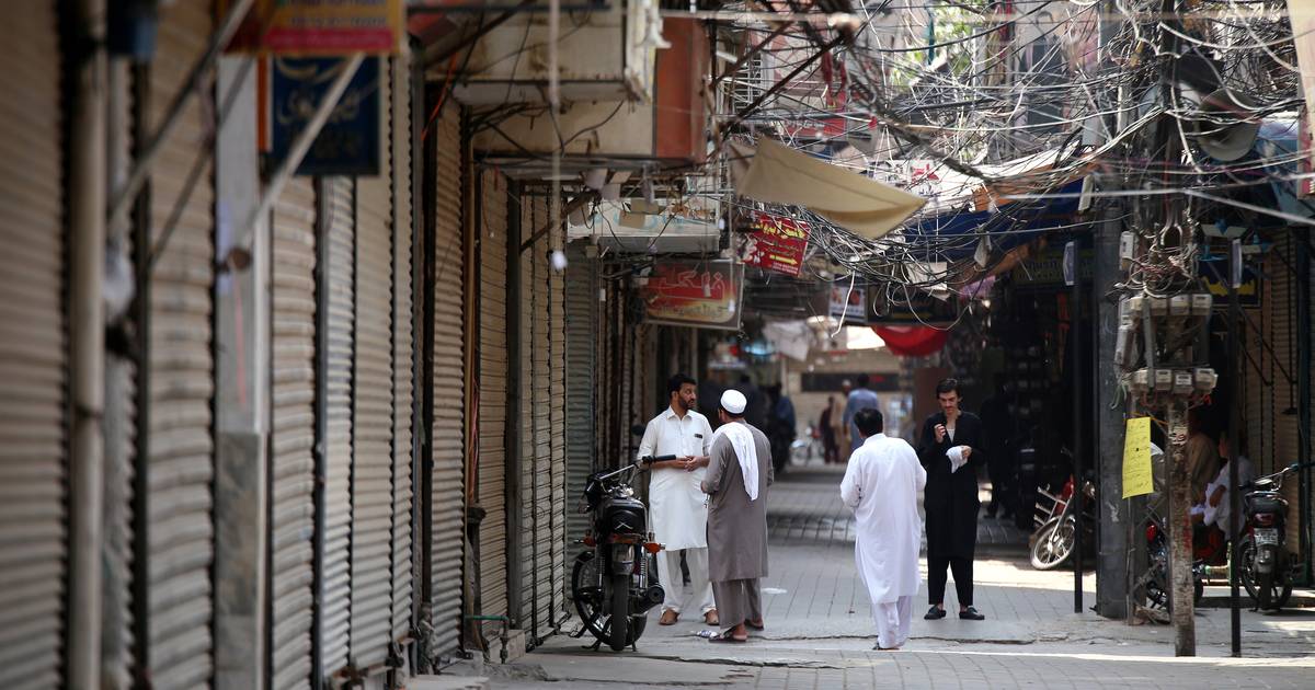 Pakistan’s Economy in Crisis: IMF Deal, Subsidy Cuts, and Public Backlash