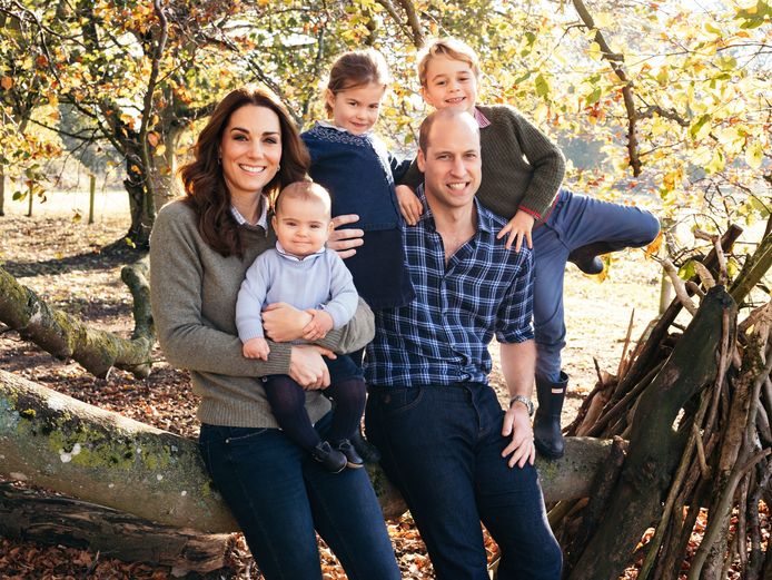 Het voltallige gezin (v.l.n.r.): Kate Middleton, prins Louis, prinses Charlotte, prins William, prins George.