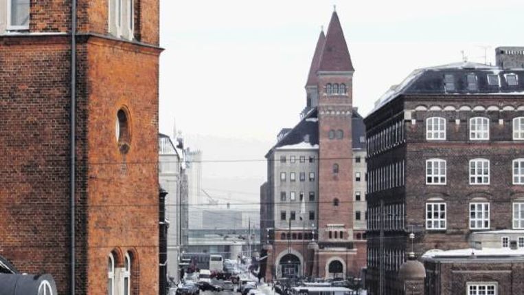 In Kopenhagen staat het kantoor (rechtsachter met de twee torens) van de Danske Regioner, de belangenorganisatie van de vijf Deense regio?s. (Trouw) Beeld 