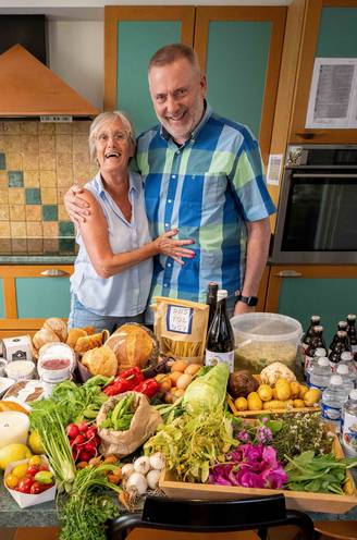 Guido (66) en Trees (66) geven 562 euro per week uit aan eten: “Je zal ons nooit in de gewone supermarkt tegenkomen”