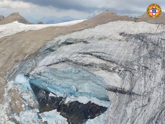 De gletsjer is gelegen in het Marmolada-gebergte in de Italiaanse Dolomieten