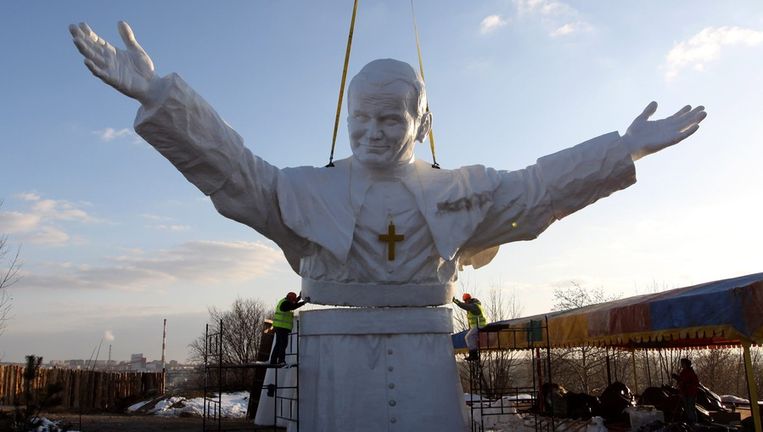 Een beeld van Paus Johannes Paulus in Polen. Beeld EPA