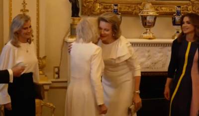 Waarom Mathilde niet moet buigen voor de Britse koningin Camilla, maar de Deense prinses Mary wél