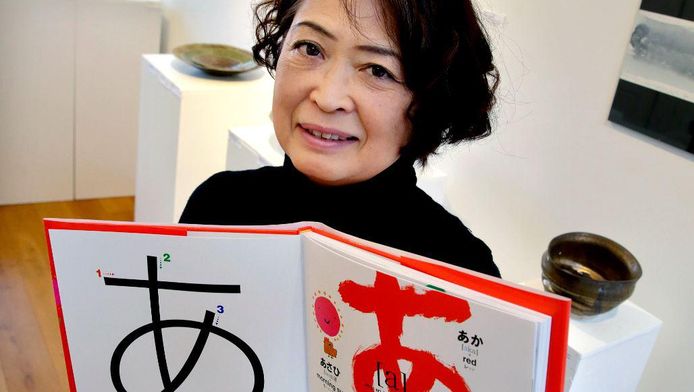 mamiko leert fans van japan haar taal van 50 000 karakters dordrecht ad nl