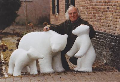 De beelden van Orhan Otay (1928 -2024) kon iedereen betalen, omdat hij ze maakte met zijn eigen giet