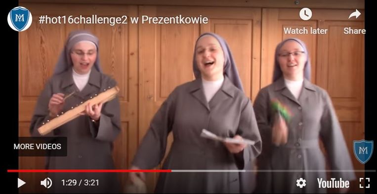 De Zusters van de Presentatie in het Poolse Krakau doen mee aan een rap in het kader van de actie #hot16Challenge2 om geld in te zamelen voor medische zorg aan coronapatiënten. Beeld screenshot YouTube
