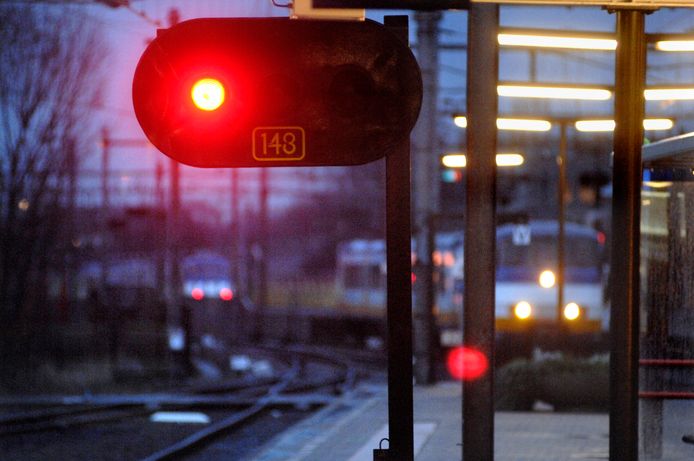 ERTMS moet zorgen dat treinen korter op elkaar en veiliger kunnen rijden. Daarnaast is het systeem overal in Europa gelijk.