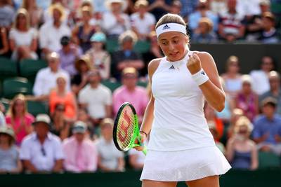 Ostapenko na acht matchpoints door naar kwartfinale