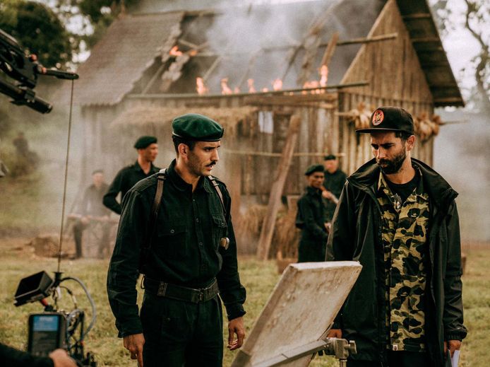 Sutradara Jim Taihutu di lokasi syuting film