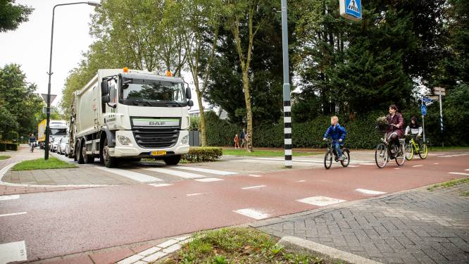 Stoplichten, drempels of tóch de voorrang andersom op Beuningse kruising? ‘Er komen hier drie ambulances per maand’