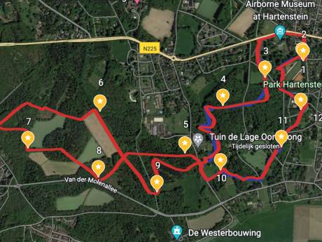 Oosterbeek heeft iets nieuws: route langs paaltjes met QR-codes die fitnessoefeningen ontsluiten