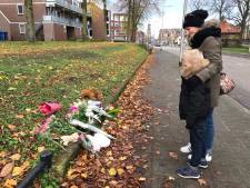 Bloemen op plek waar 4-jarig meisje verongelukte op Leusderweg